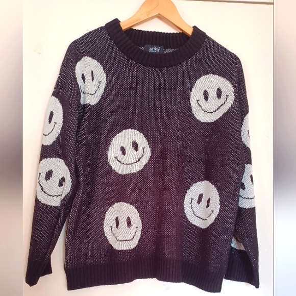❤️NEW Happy Face Pattern Black Winter Sweater Size Small - Picture 1 of 5